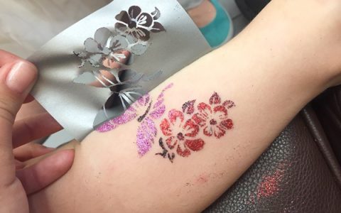 Glitzer Tattoos Kinderbetreuung Bergstraße