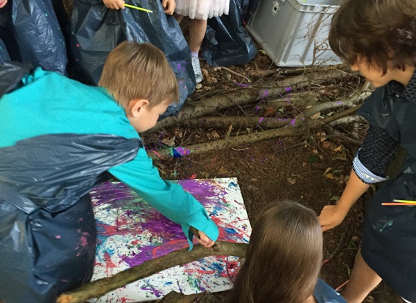 Farbbomben im Wald Kinderbetreuung auf Hochzeiten