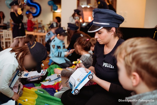 Polizeiautos basteln